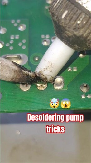 Professional desoldering pump technique nobody teaches #electronics #hack #shorts