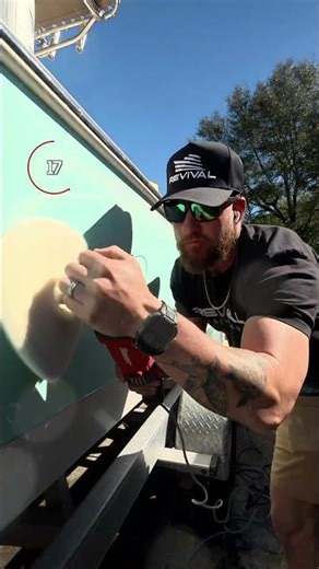 Removing oxidation on a boat! REVIVAL MARINE CARE #revivalmarinecare