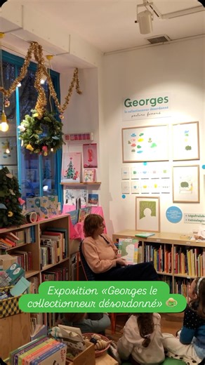 Venez découvrir les multiples collections de Georges dans notre nouvelle exposition 👒 L’exposition du 26 novembre au 17 janvier met à l’honneur le nouvel ouvrage de @pauline.ferrand « Georges, le collectionneur désordonné » aux éditions @grassetjeunesse 📖 On y rencontre Georges qui adore collectionner mais oublie souvent de ranger ! Entre capéophilie et légufrulabélopholie, venez découvrir ses passions aux noms rigolos pour comprendre la neuroatypie avec humour et tendresse 🍝 Cette semaine le