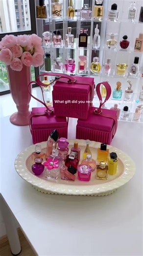 Happy Valentine’s Day!show me your Valentine’s Day gifts and let me be envious!☺️🎀🩵🌷#perfumes #miniperfume #parfumviral #parfum #perfumetiktok