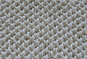 Stitch Patterns:  The Bee Stitch and Knitting 1 Below