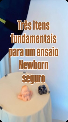 O ensaio Newborn requer muito conhecimento e cuidados. Aqui no reels eu mostro pra vocês três itens que não podem faltar para a realização de um ensaio super seguro. Fotógrafa credenciada pela Associação brasileira de recém nascidos. #Abfrn #fotogranewborn #newborn #newbornbrasil #ensaiocomsegurança #fotodebebê #fotoderecemnascido #fotografia #photographer | Cris Fotografia