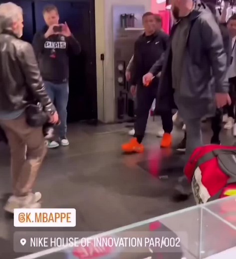 Stylish Mbappé Outfit for PSG Fans