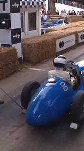 10K views · 1.6K reactions | La Ferrari que utilizó Juan Manuel Fangio. Simplemente increíble escuchar el sonido y poder apreciar en las condiciones que corrían, imagínate ir a casi 300 kilómetros por hora con esos neumáticos y sin casi nada que te proteja. Sin dudas otra época y con grandes valientes como protagonistas. #fangio #ferrari | Asociación Argentina de Volantes | Facebook