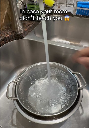 Genius life hack from mom #KitchenHacks #lifehacks #fyp #homehacks #momhacks