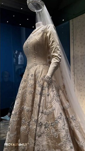 Queen Elizabeth’II wedding dress is now on display at The King’s Gallery in London🤍 #queenelizabeth