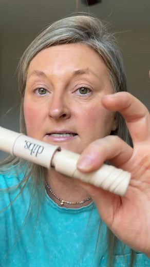 The new @dibsbeauty double-ended mascara has a brown primer on one end a black mascara on the other. It’s buildable, lengthening, and honestly one of the best formulas I’ve ever reviewed (and I’ve tried a LOT). This is going straight into my everyday makeup routine. #DibsBeauty #NewMascara #EverydayMakeup #MakeupRoutine | Samantha Mullino