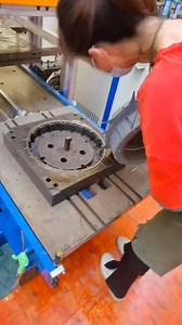 3.8K views · 106 reactions | The process of manufacturing engineering tires using horizontal rubber injection molding machines | Tian Zi Yi | Facebook