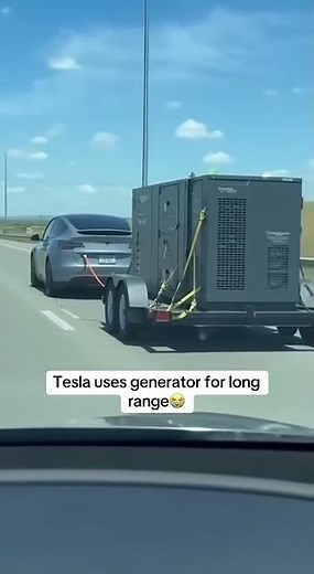 Tesla uses generator on the highway #tesla #cops #dashcam #ai