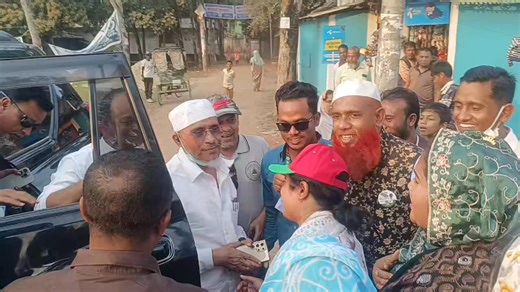 মোহনগঞ্জ সরকারি কলেজ ভোটকেন্দ্র পরিদর্শনকালে বিএনপি মনোনীত এমপি প্রার্থী লুৎফুজ্জামান বাবর। | Mohangonj Tv/ মোহনগঞ্জ টিভি