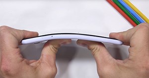 Google’s Pixel 3a Doesn’t Feature a Metallic Chassis, but That Doesn’t Mean It Can’t Take a Beating in the Latest Torture Test