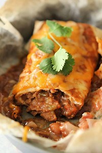 Slow Cooker Chile Colorado Beef Burritos Recipe (EASY)