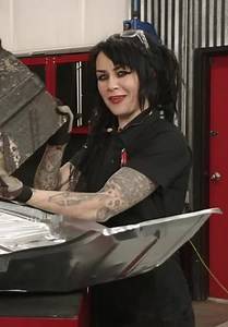 All Girls Garage S12:E01 - Faye's Rabbit