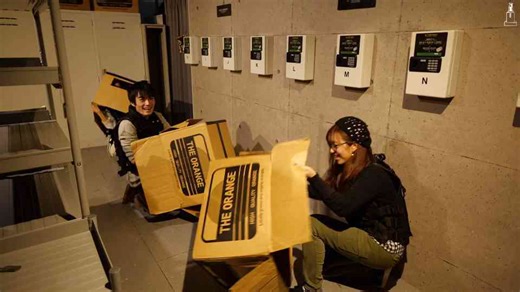 Real-Life Metal Gear Solid: Hide in a Cardboard Box 📦