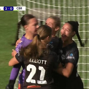 Bri Edwards 👑 What a save! 💪 #COYN! 🔥 💛🖤 | Wellington Phoenix FC
