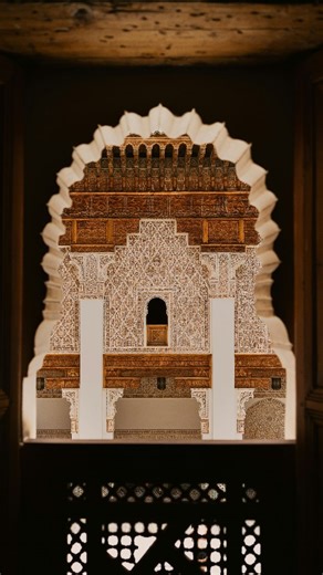 Obura on Instagram‎: "الآيتان 285 و286 من سورة البقرة بصوت الشيخ سعود الشريم، تلاوة تهز القلب وتملأ الروح طمأنينة، لا تفوت سماعها قبل النوم أو في قيام الليل، حماية وبركة بإذن الله مع مشاهد خلابة لتصاميم ديكور منازل كلاسيكية وفينتج، بألوان أحادية هادئة، لمسات مينيمل وأجواء دافئة تنبض بالفخامة والراحة The legendary recitation of Al-Baqara 285-286 by Saud Al-Shuraim — a must-hear for night prayer, protection, and inner peace before sleep, paired with stunning visuals of vintage and classic home int