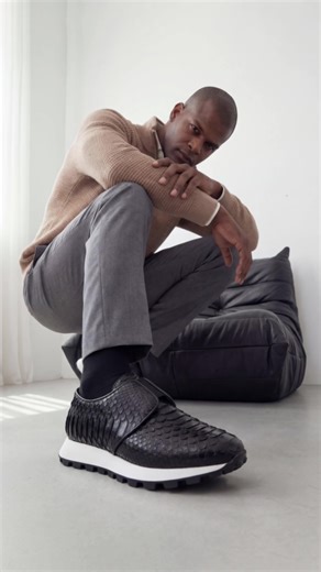 Real Python. Real Statement. 🐍 The Obsidian — crafted from genuine python leather and built for those who refuse to blend in. Luxury on your feet. Vinci’ye özel rahat kalıba sahiptir. #VinciLeather #PythonLeather #LuxurySneakers