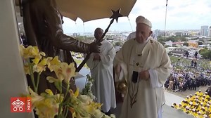 151K views · 5K reactions | Repose en paix pape Francis voici quelques images lors de son passage à l’Île Maurice.  Vidéo by Vatican News | Radio Mo Pep - Info Libre | Facebook