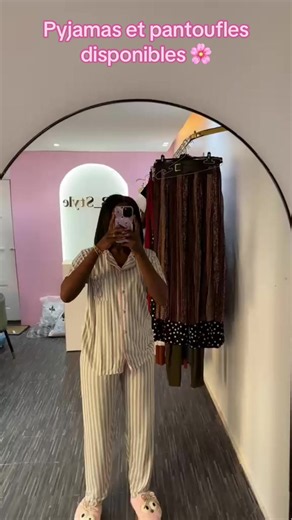 Pyjamas et pantoufles disponibles — Pyjama à 8000f