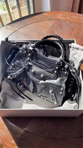 Unboxing #bag #ladybag #luxurybag #lingoluxury #fyp