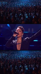 Concrete jungle where dreams are made of! 🙌 Who remembers that time JAY-Z ‏and Alicia Keys sang 'Empire State of Mind' at the 2009 #AMAs?! | American Music Awards