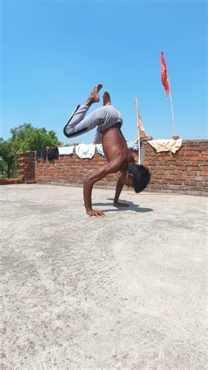Easy way to handstand//handstand tutorial? #handstand #tutorial #foryou #calisthenics #viralvideo