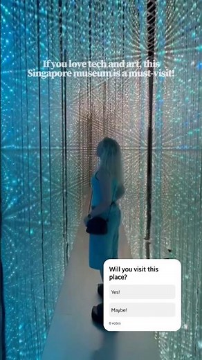 The Coolest Museum in Singapore! | Art Science Museum | @travellog_lv