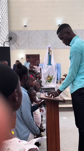 Chant Catholique : Credo en Lingala avec Pueri Cantores