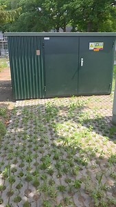 Netbeheerbartje on Instagram: "Hé...Leg eens uit! Een Compactstation hoe ziet dat er nu van binnen uit? #netbeheerbartje #techniek #werkenbijenexis #energietransitie #stroom"