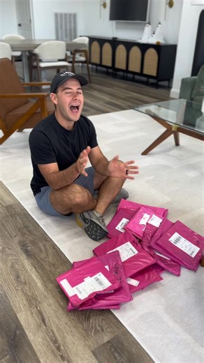 In just one day, discover exactly what's working RIGHT NOW on Etsy from those actually crushing it. Walk away with actionable strategies you can implement immediately. Secure your spot today and join the community of Etsy sellers who are crushing it in 2025. | Makers Gonna Learn