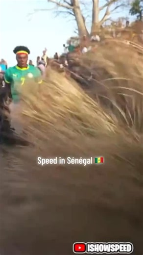 Naturalezacultural ✪ 🇸🇳🇪🇸🛖 on Instagram: "Imagine Speed avec un gilet traditionnel ou un pagne tissé 🇸🇳 Quand l’énergie de l’Ohio rencontre la tradition de la Casamance ! @IShowSpeed a vibré au rythme du peuple Diola aujourd’hui à Dakar. Pas besoin de dictionnaire, le rythme du tambour est une langue universelle. Est-ce qu’il a réussi le pas de danse ou il doit encore s’entraîner ? 😂🔥 Yo, we are in Dakar, Senegal! People told me the Diola dance is the final boss of African dances. Look