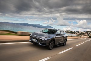 1er Essai - MG EHS (2025) : que vaut le SUV hybride rechargeable ?