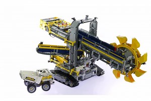 145K views · 1.8K reactions | Speed building the LEGO Technic Bucket Wheel Excavator set with 3929 pieces! (by AustrianLegoFan https://bit.ly/38zGEul) | Beyond the Brick | Facebook