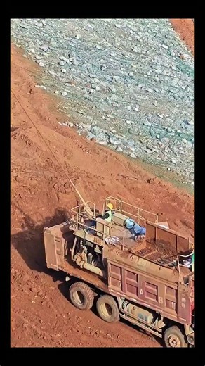 Real Engineerings | Engineering & Technology & Gadgets & DIY on Instagram: "Ecological Engineering: Hydroseeding in Action! 🌱🚜 ​Witness the impressive reach of environmental restoration! This heavy-duty truck is performing a process called Hydroseeding (or hydraulic mulch seeding), blasting a life-giving mixture onto a steep, barren slope that would be impossible to plant by hand. ​The Science of Slope Stabilization ​This technique is a perfect blend of biology and civil engineering: ​The "Slu