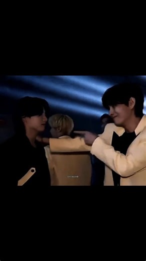 @jenrappier on Instagram: "Check my account @jenrappier 🍀 日本利用压电瓷砖将脚步转化为电能。这些瓷砖捕捉来自你脚步的动能。当你行走时，你的重量和动作会对瓷砖产生压力。瓷砖会轻微弯曲，从而产生机械应力。瓷砖内部的压电材料将这种应力转化为电能。每一步都会产生少量电荷，而数百万步结合在一起就能产生足够的电力来驱动 LED 灯、数字显示屏和传感器。在像涩谷车站这样繁忙的地方，每天大约有 240 万个脚步为这一系统作出贡献。这些电能可以被储存或立即使用，从而减少对传统电力来源的依赖，并支持可持续的城市基础设施。这种方法将日常运动转化为实用的可再生能源 #日本 #知识 #事实 #你知道吗 #推荐 科技 创新 历史 技术 实验 热门 • • • 日本利用压电瓷砖将脚步转化为电能。这些瓷砖捕捉来自你脚步的动能。当你行走时，你的重量和动作会对瓷砖产生压力。瓷砖会轻微弯曲，从而产生机械应力。瓷砖内部的压电材料将这种应力转化为电能。每一步都会产生少量电荷，而数百万步结合在一起就能产生足够的电力来驱动 LED 灯、数字显示屏和传感器。在像涩谷车站这样