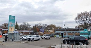 Minneapolis restaurant Hola Arepa resists attempted ICE raid