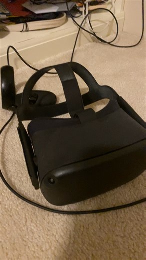 My Vr headset keeps making sound when plugging it in…