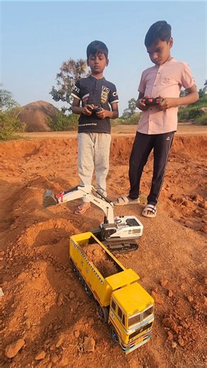 Loading Soil in Tata Dumper Truck From RC Excavator 🔥