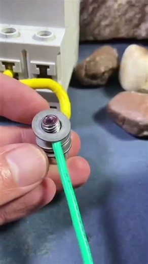 Fast and Strong Way to Install Electrical Wires Using Bolts