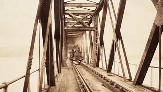 How Strong Winds Destroyed One Bridge and Everyone on It