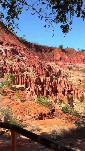 Les Tsingy Rouges de Madagascar sont une merveille géologique absolument unique ( Diego-Suarez)