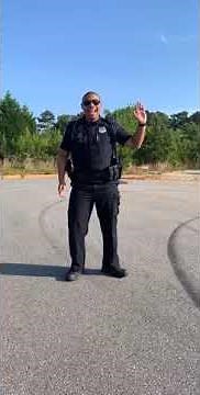 The dancing cop #thegitupchallenge IG: @iam.sirdariusrashod