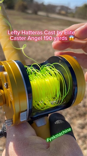 200 plus yards Lefty Hatteras Cast by Master Caster Angel #shorts #longcasting #surfcasting #zzeta