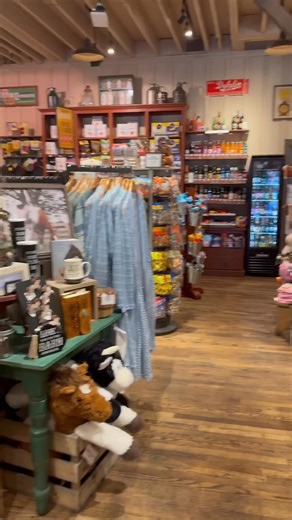 Check out the new look of Cracker Barrel Old Country Stores #crackerbarrel #remodelcrackerbarrel #newlookcrackerbarrel #truesouthernaccent #alabamaaccent #southernaccent #foryou #fyp #foryoupage Part 2 | True Southern Accent