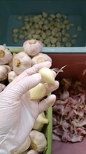 60K views · 448 reactions | #fyp #asmr #peeling #satisfying | Eoto Raro | Facebook