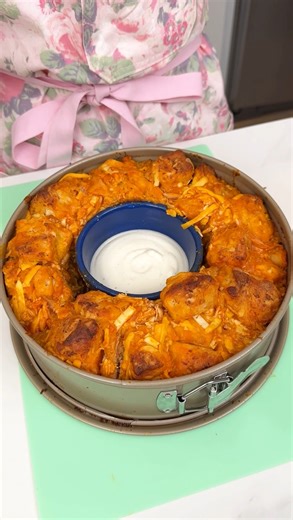 Easy 4 ingredient appetizer I make a chicken buffalo pull apart bread appetizer. | Justine Kameron