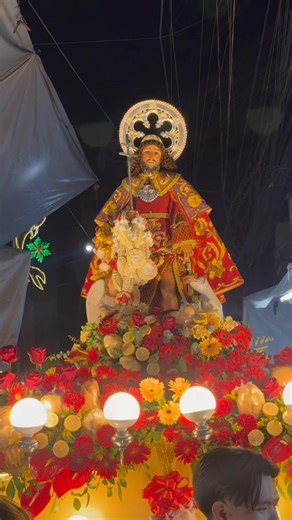 ARAW NG KAPISTAHAN | Matapos ang Misa ng ika-06:00 n.g. ay isinagawa ang isang Maringal na Prusisyon alay sa karangalan ng ating Mahal na Patrong San Roque. Ang Maringal na Prusisyon ay lumibot sa hayag na daan ng ating Parokya, tanda ng pagtatapos ng pagdiriwang ng Dakilang Kapistahan ng ating Mahal na Patrong San Roque de Navotas. Lubos na Pasasalamat kay G. Niño Trinidad at Gng. Rowena Viray ng StageFXph sa Cold-spark Fireworks. Viva San Roque! #SanRoqueFiesta2026 #devotioinactione #CSR | Cof