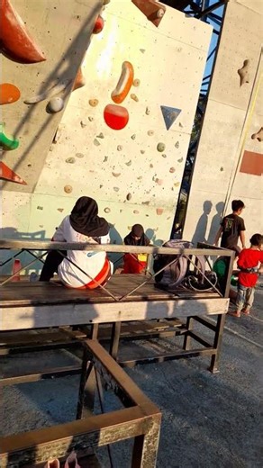 latihan plus dengar konser dulu di DOM😅