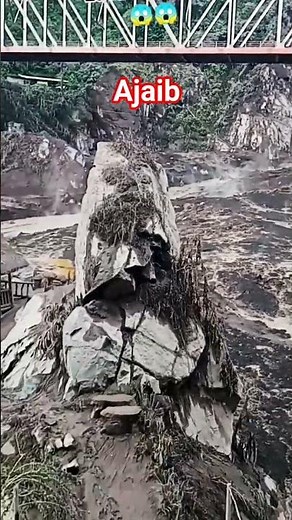 There is something strange in the middle of the lava flow #shorts #short #shortvideo #semerumelet...