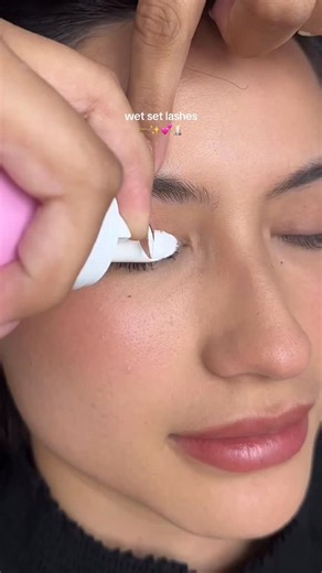 Carson|Compton, CA Lash Tech on Instagram: "Lash with me a wet set 💕🕯️☁️ Products used from @veyelashofficial @veyelash.pro use code reppin10 ✨ Whipped Lash Shampoo ✨ Silicone Tape ✨ Noir Fiber Lash tweezers ✨ .5 Sec Adhesive ✨ Cashmere Luxe Lashes ✨ Violet Super Bonder #reppinlashes#cashmerelash#comptonlashes#Tustinlashes#eyelashextentions#lashesofinstagram#lashextentions#LAlashes#LosAngeleslashes#lashtips#individuals#lashgoals#lashlayers#lasheducator#volumeextensions#volumetraining#wispylash